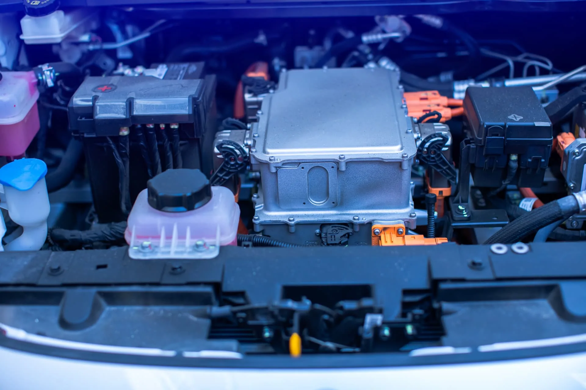 Hybrid inverter under the hood