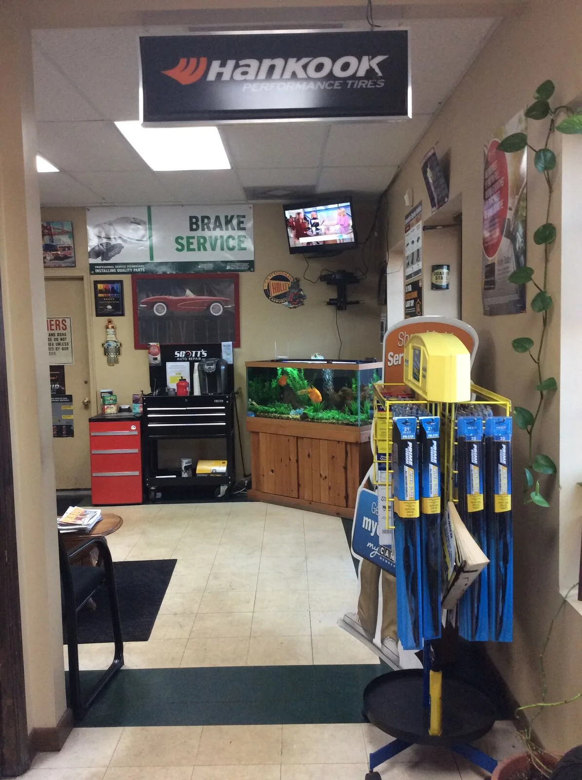 Customer waiting area at Scott's Auto Repair in West Columbia, SC