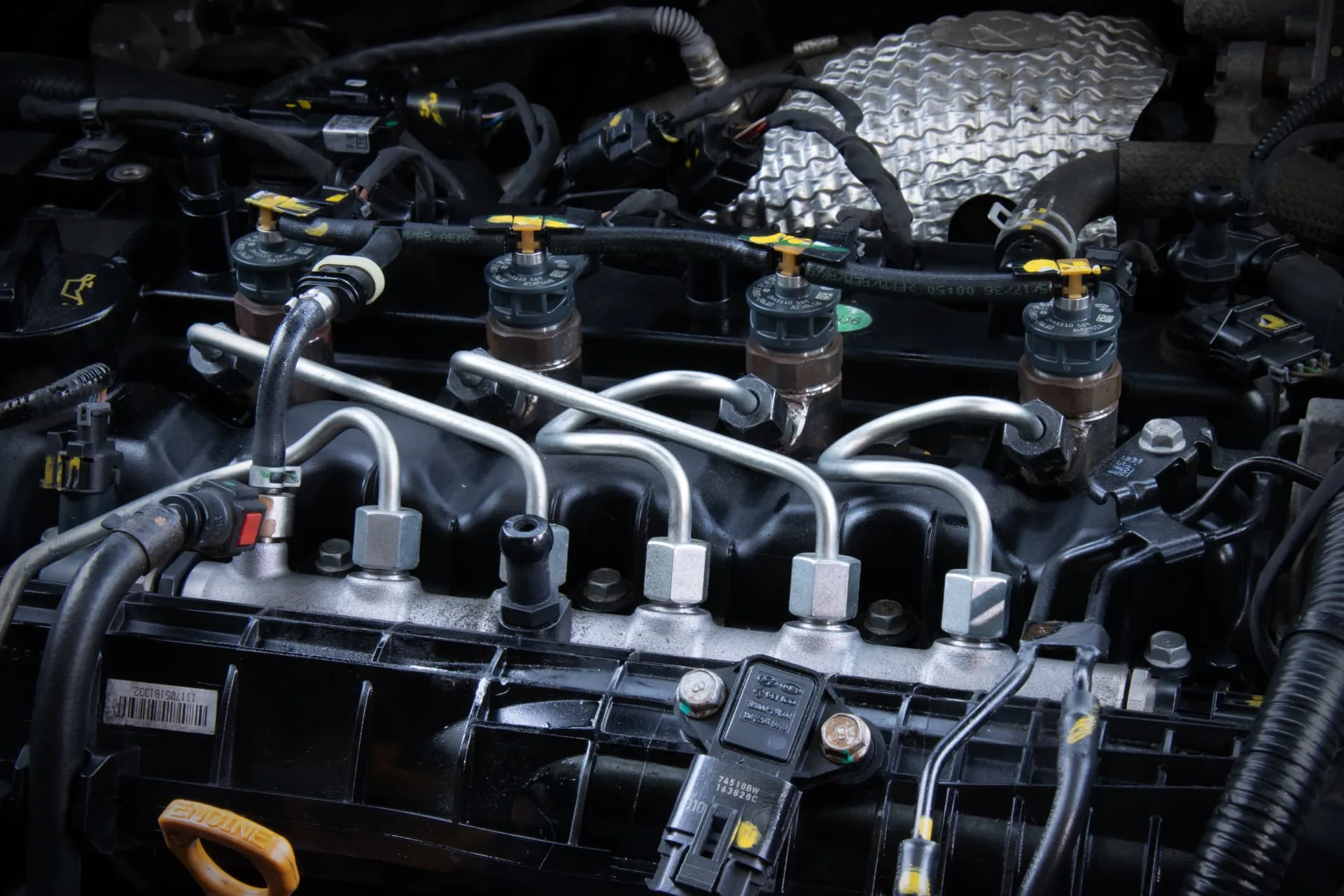 Diesel fuel injectors and lines